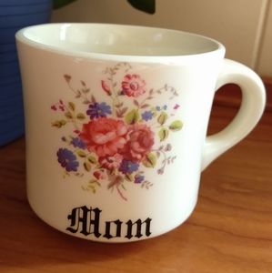 🏡 Vintage Mom mug